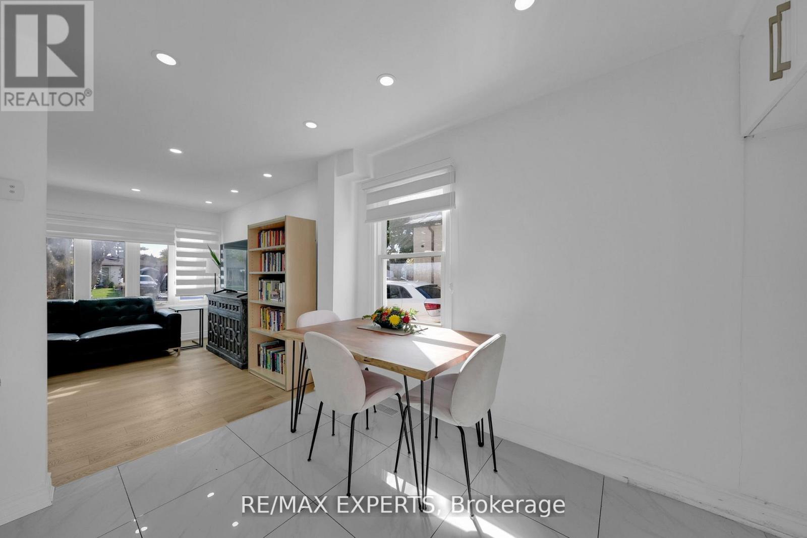 100 Wallasey Avenue, Toronto, Ontario  M9M 1E4 - Photo 18 - W13000222