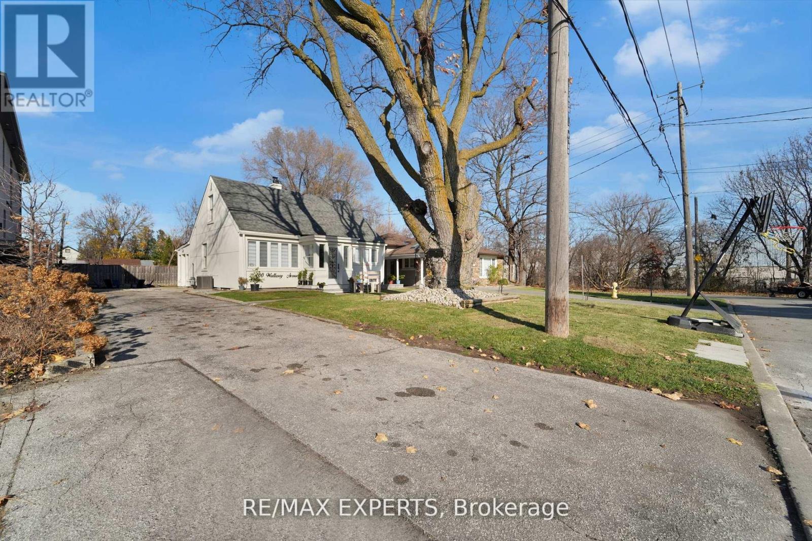 100 Wallasey Avenue, Toronto, Ontario  M9M 1E4 - Photo 2 - W13000222