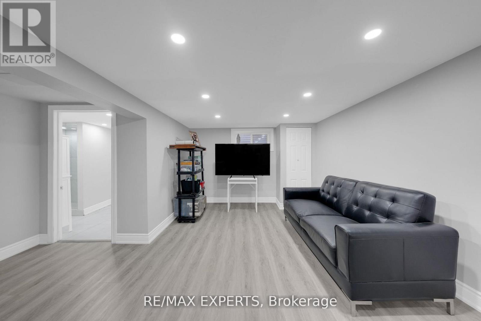 100 Wallasey Avenue, Toronto, Ontario  M9M 1E4 - Photo 30 - W13000222