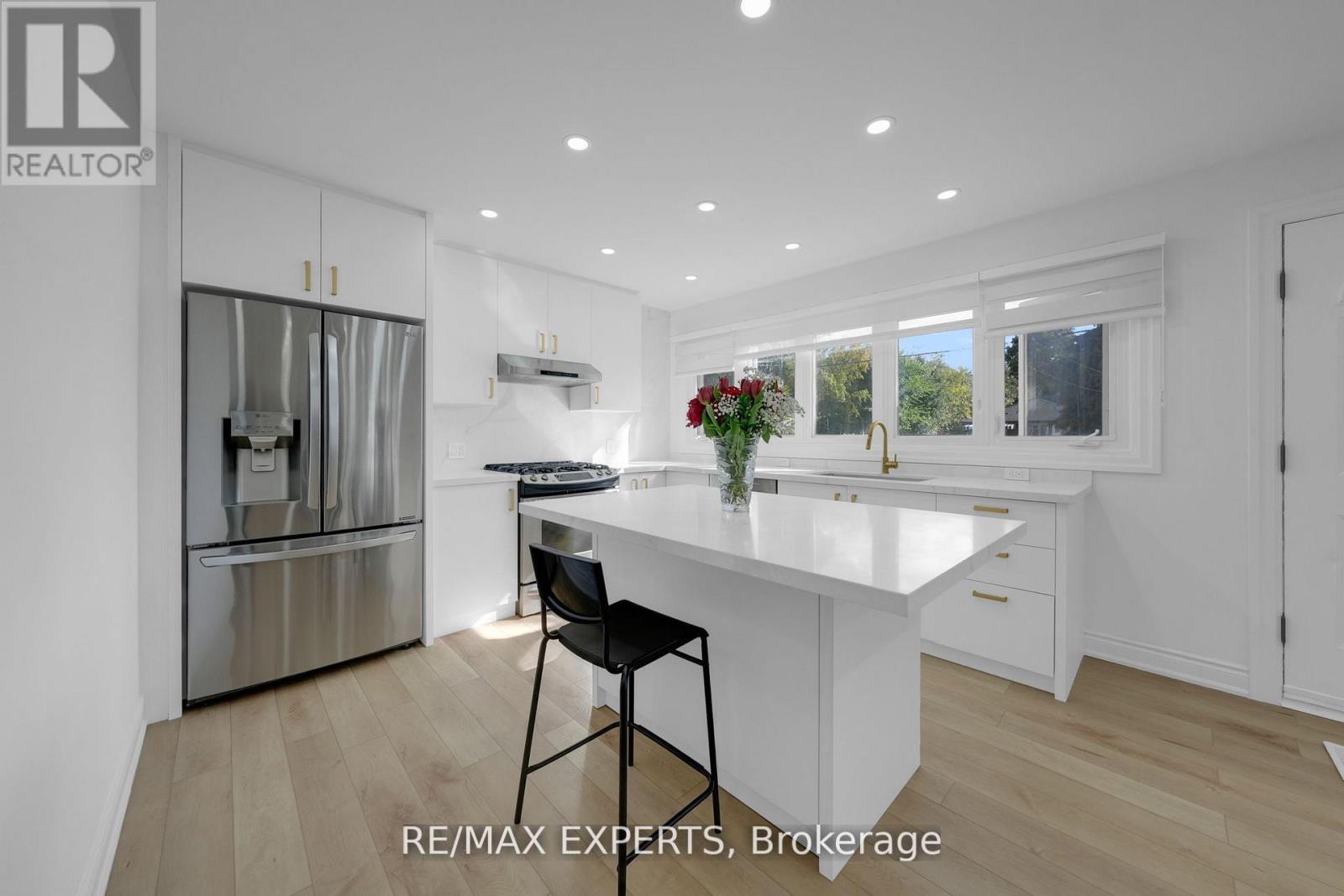 100 Wallasey Avenue, Toronto, Ontario  M9M 1E4 - Photo 8 - W13000222