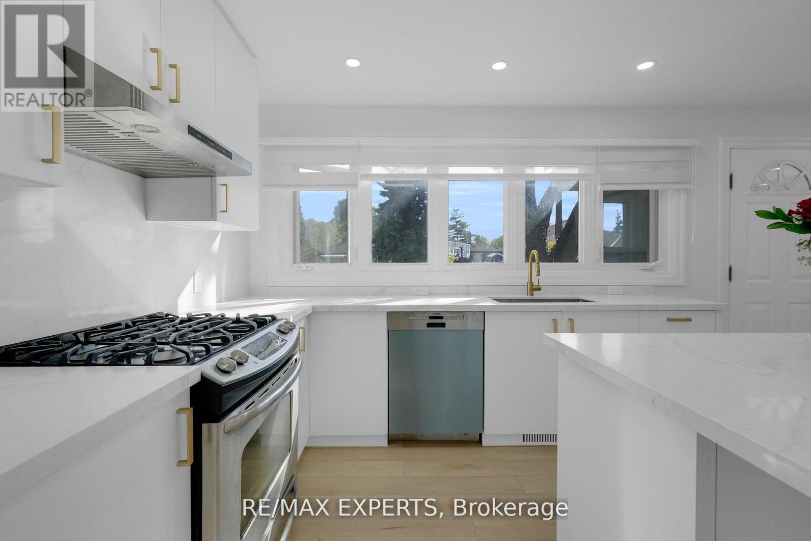 100 Wallasey Avenue, Toronto, Ontario  M9M 1E4 - Photo 9 - W13000222