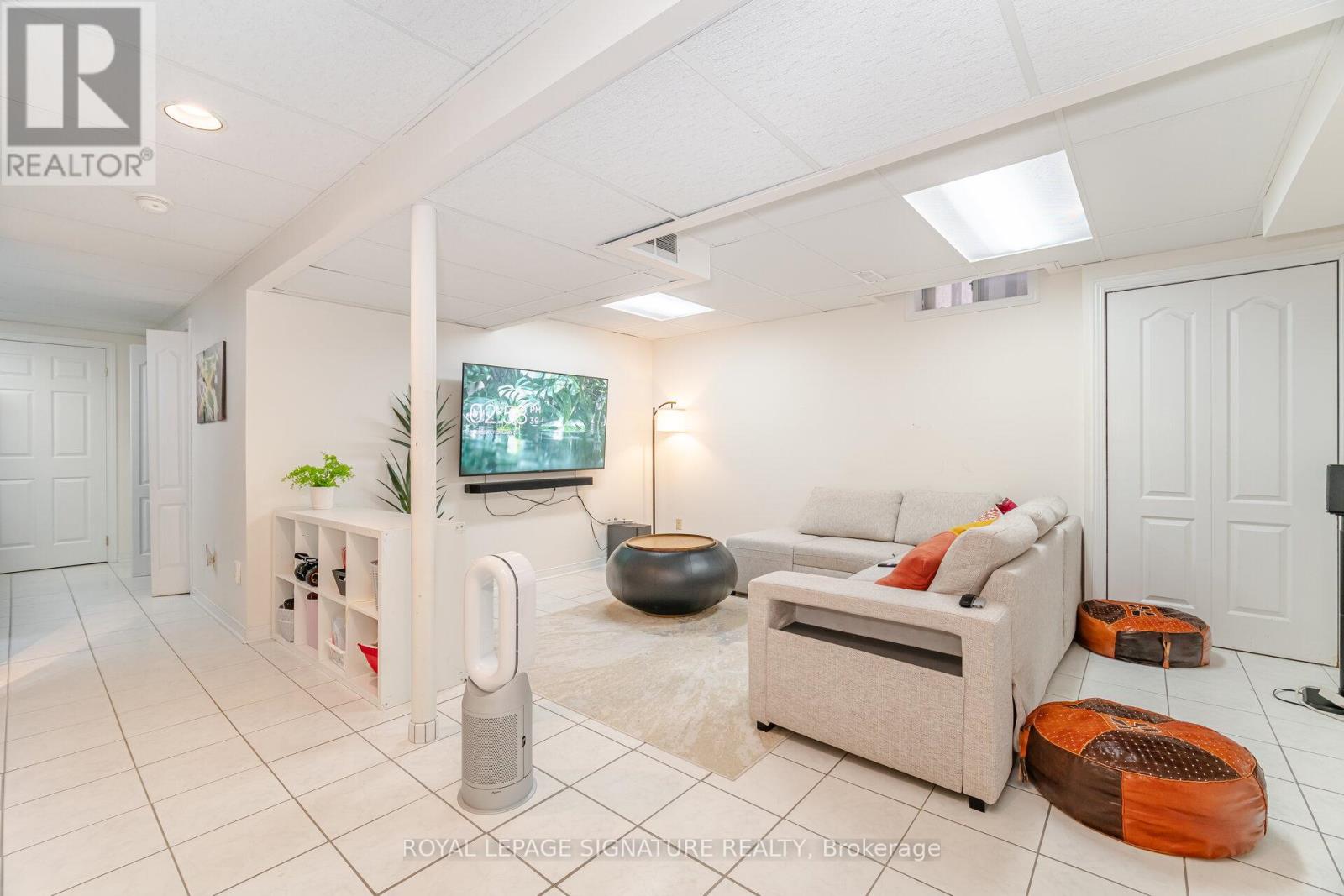 4426 Weeping Willow Drive, Mississauga, Ontario  L5V 1J9 - Photo 33 - W13000246