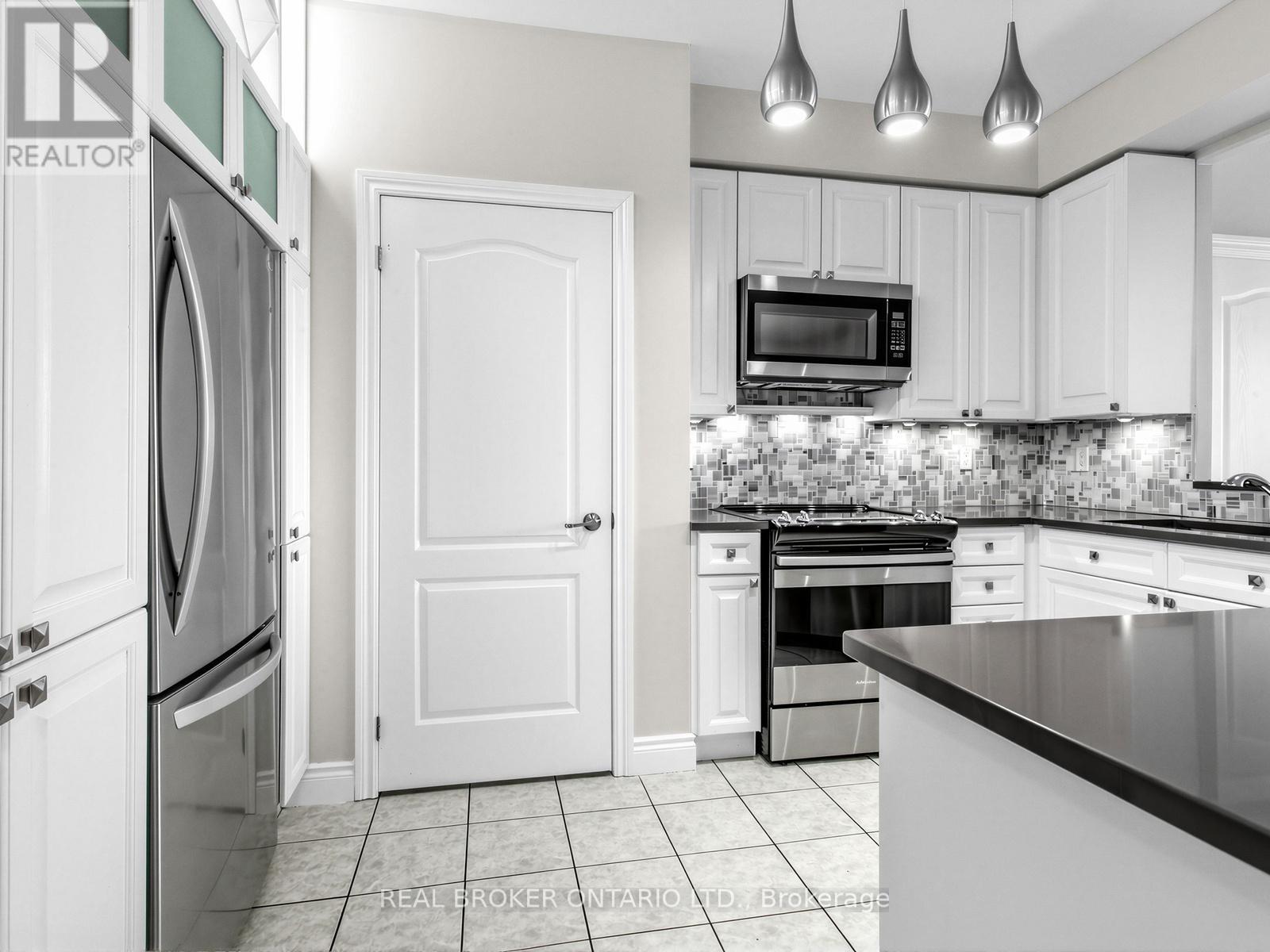 502 - 2 Aberfoyle Crescent, Toronto, Ontario  M8X 2Z8 - Photo 2 - W13000258