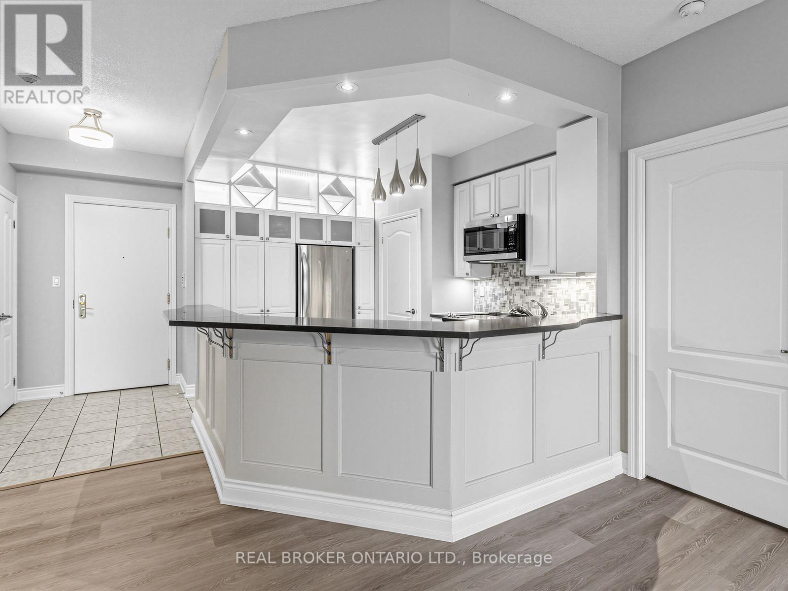 502 - 2 Aberfoyle Crescent, Toronto, Ontario  M8X 2Z8 - Photo 5 - W13000258