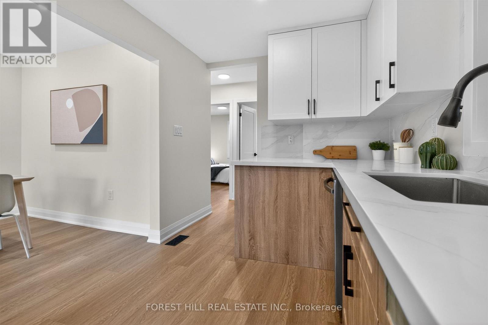 17 ALEXANDER STREET Toronto (Mimico), ON M8V 2K7