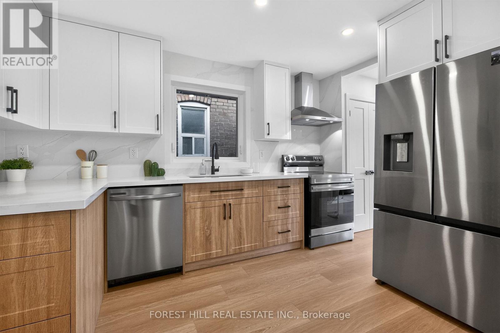 17 ALEXANDER STREET Toronto (Mimico), ON M8V 2K7