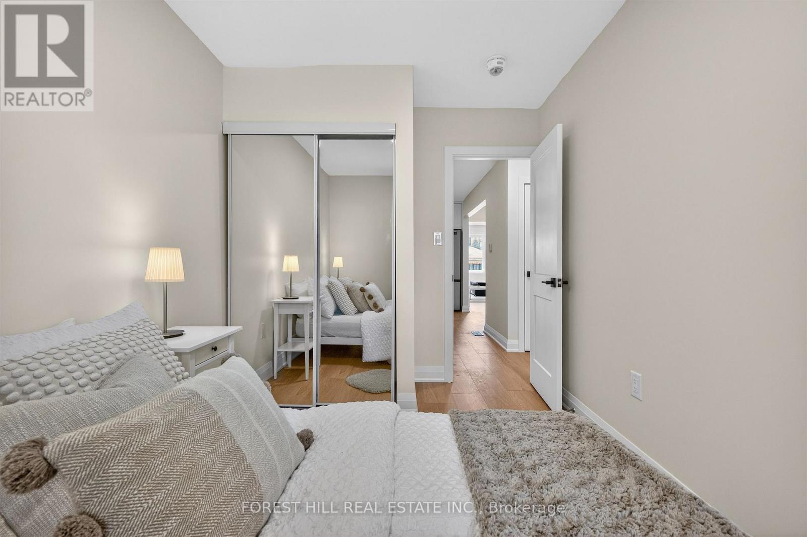 17 ALEXANDER STREET Toronto (Mimico), ON M8V 2K7