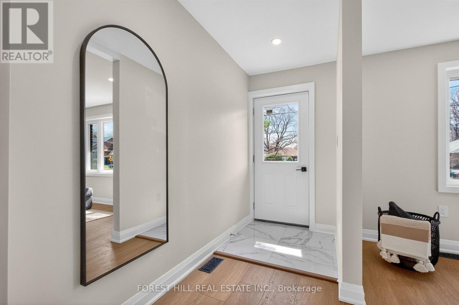 17 ALEXANDER STREET Toronto (Mimico), ON M8V 2K7