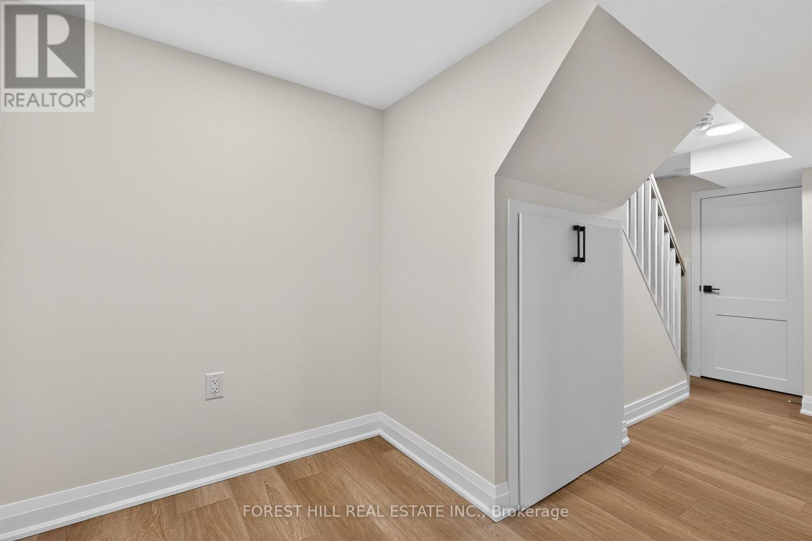 17 ALEXANDER STREET Toronto (Mimico), ON M8V 2K7