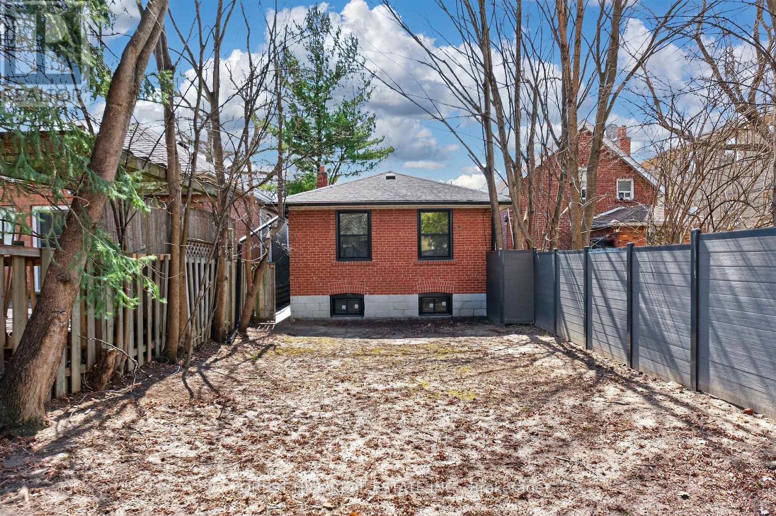 17 ALEXANDER STREET Toronto (Mimico), ON M8V 2K7