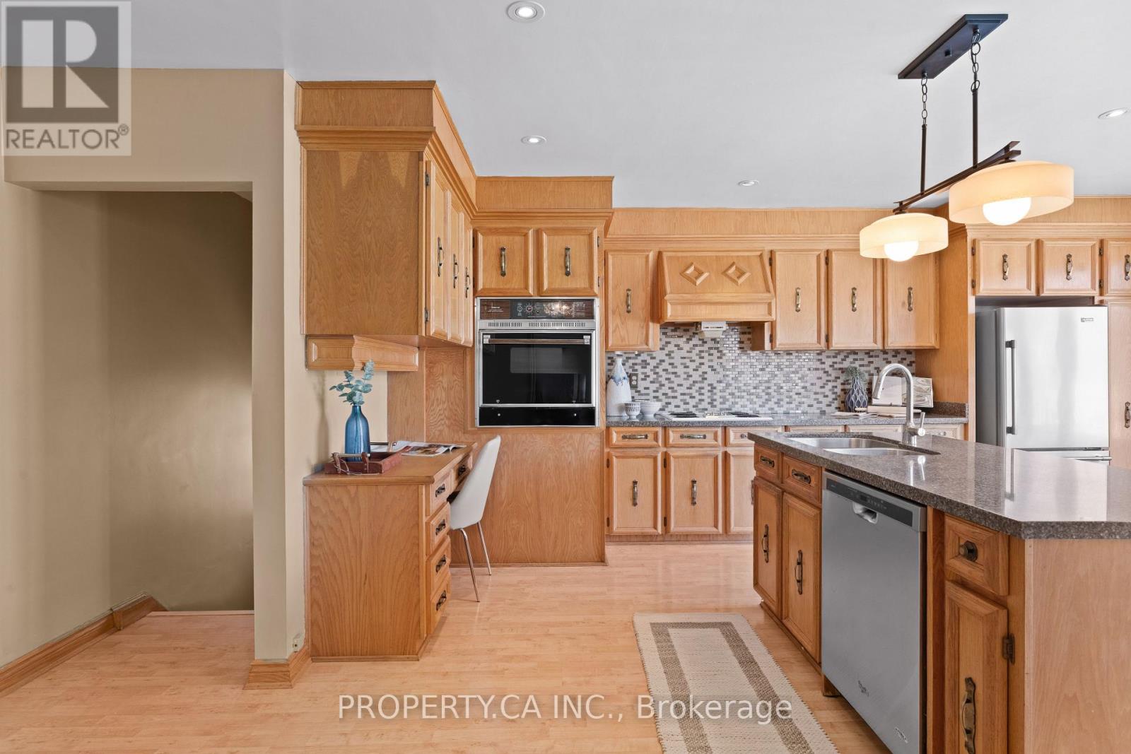 38 Florida Crescent, Toronto, Ontario  M9M 1P5 - Photo 11 - W13000268