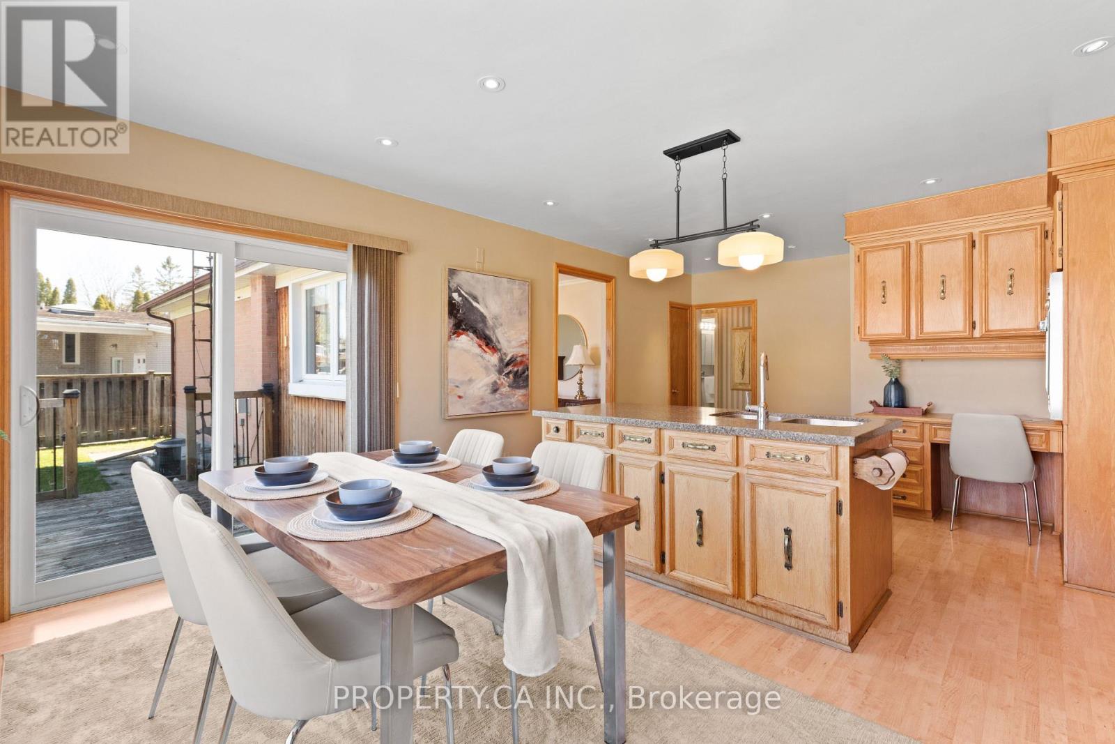 38 Florida Crescent, Toronto, Ontario  M9M 1P5 - Photo 13 - W13000268