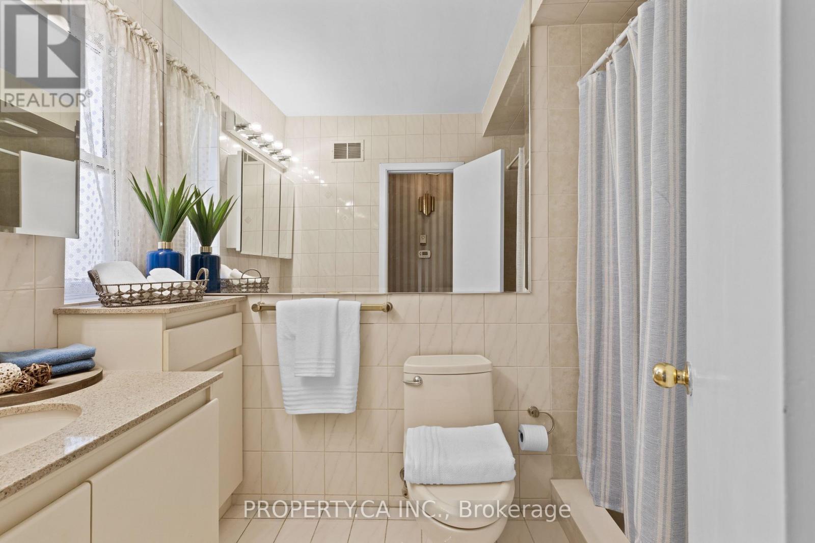 38 Florida Crescent, Toronto, Ontario  M9M 1P5 - Photo 20 - W13000268