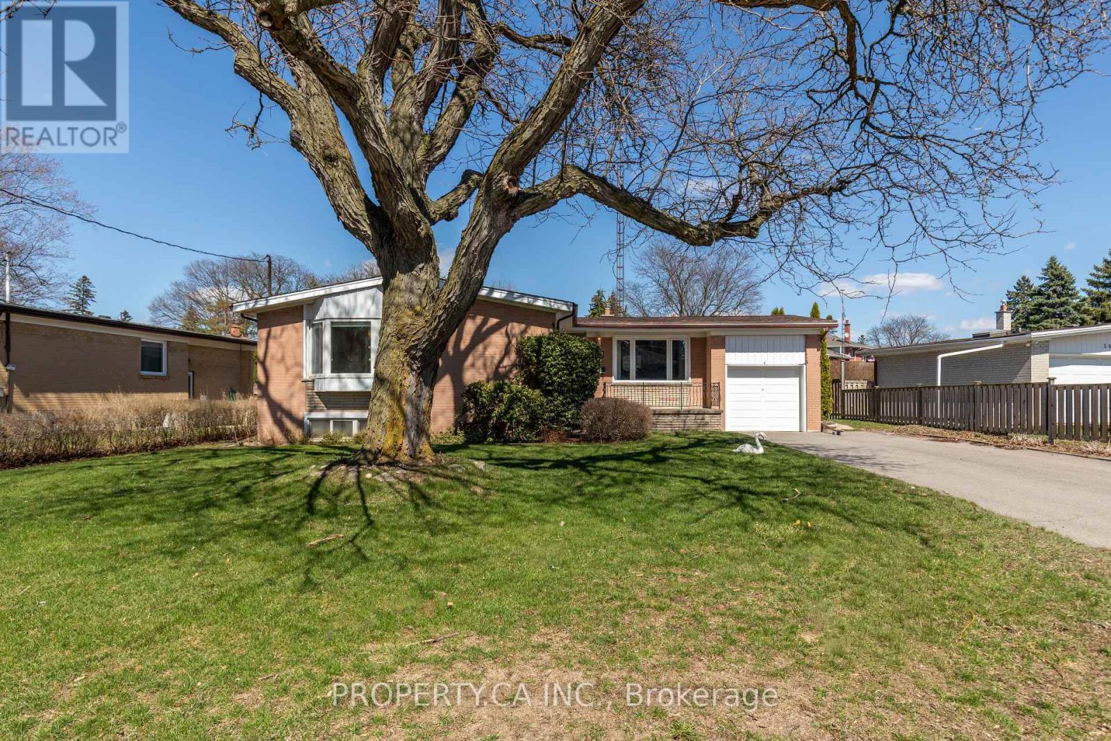 38 Florida Crescent, Toronto, Ontario  M9M 1P5 - Photo 3 - W13000268