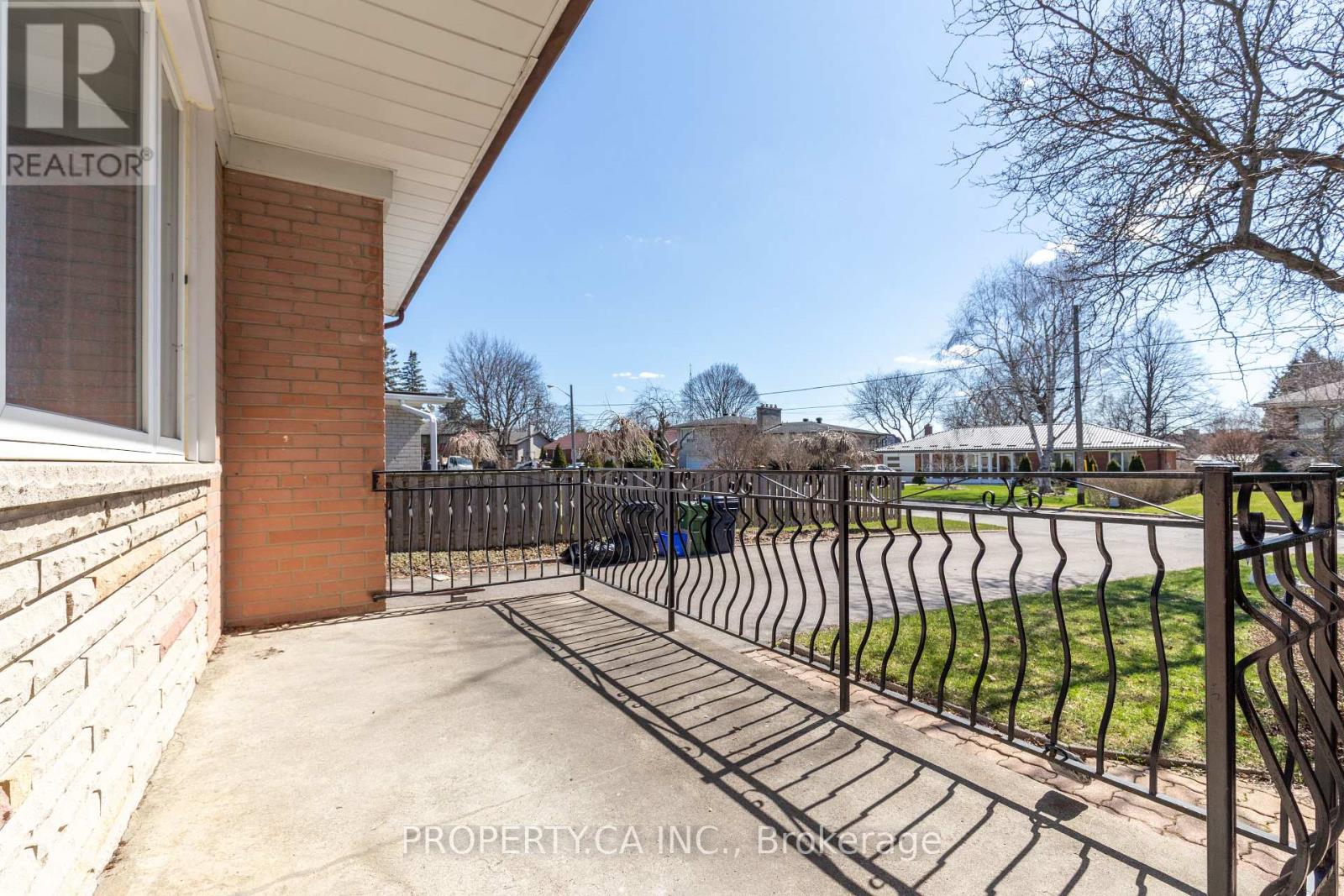 38 Florida Crescent, Toronto, Ontario  M9M 1P5 - Photo 4 - W13000268