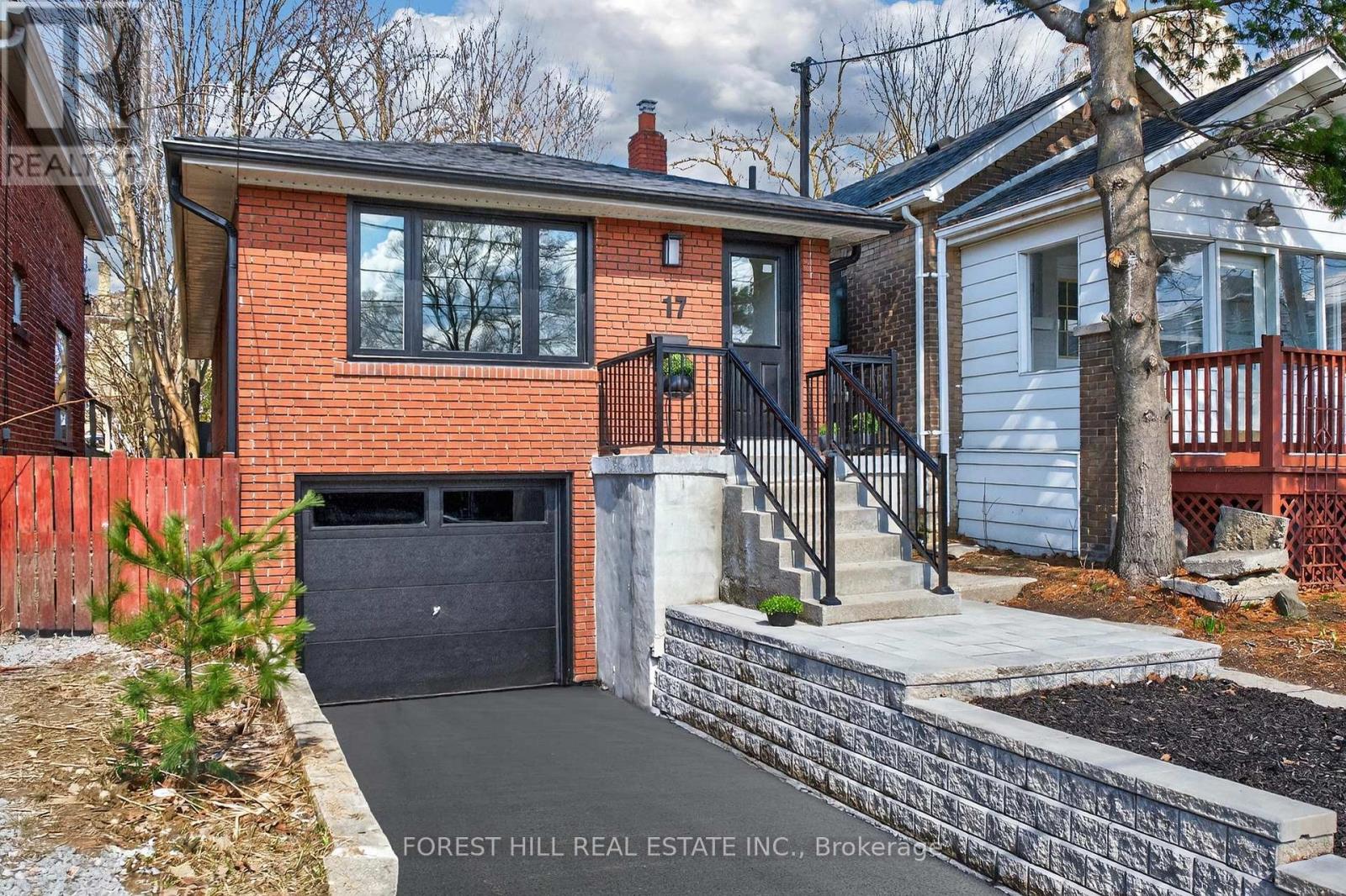 17 ALEXANDER STREET, Toronto, Ontario