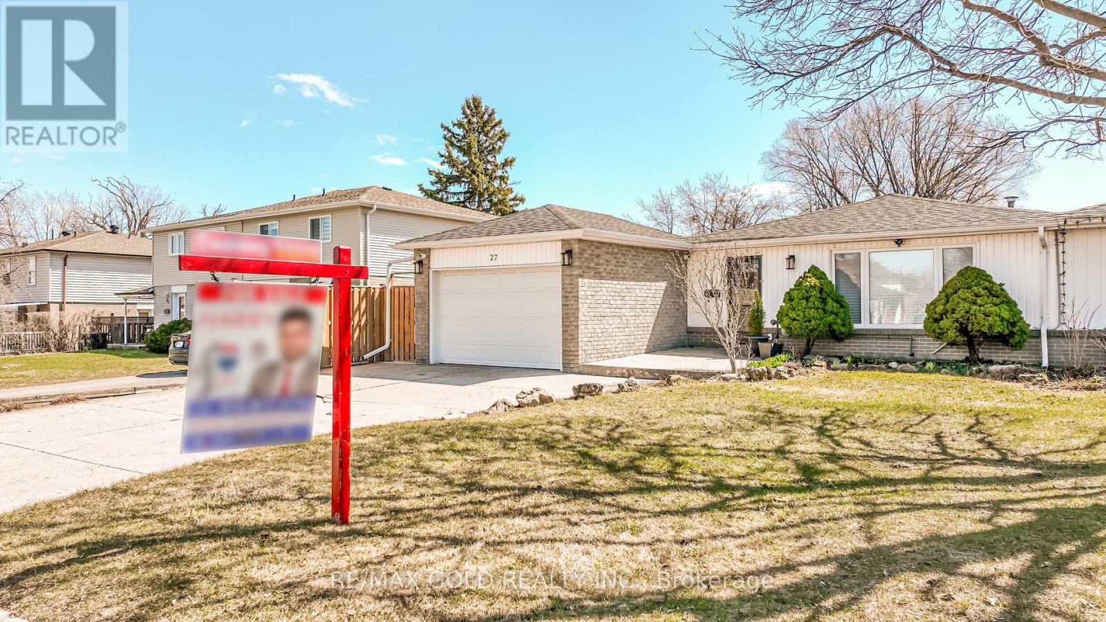 27 Davenport Crescent, Brampton, Ontario  L6T 3L5 - Photo 3 - W13000314