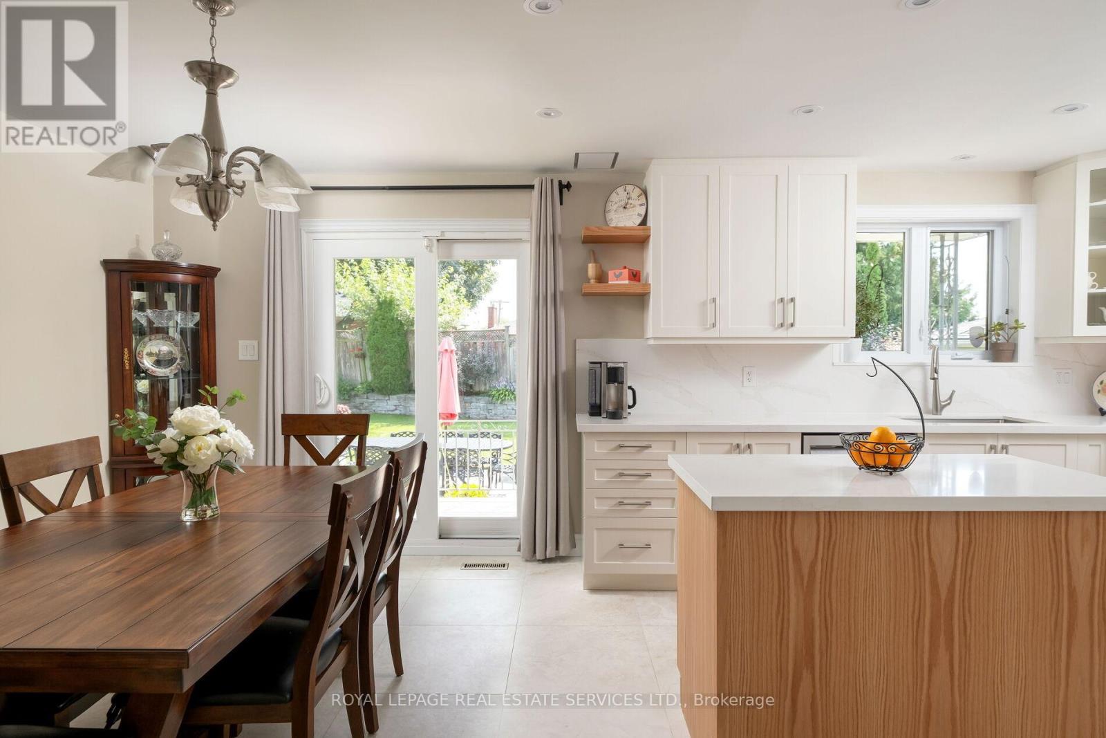 15 Westroyal Road, Toronto, Ontario  M9P 2C4 - Photo 14 - W13000320