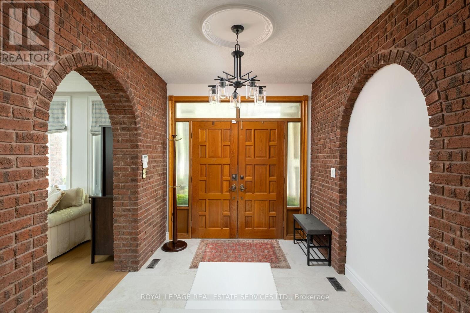 15 Westroyal Road, Toronto, Ontario  M9P 2C4 - Photo 6 - W13000320