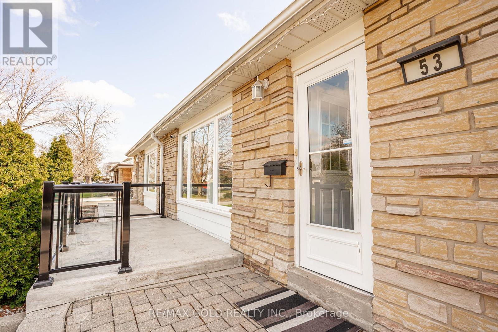 53 Davenport Crescent, Brampton, Ontario  L6T 3L5 - Photo 4 - W13000324