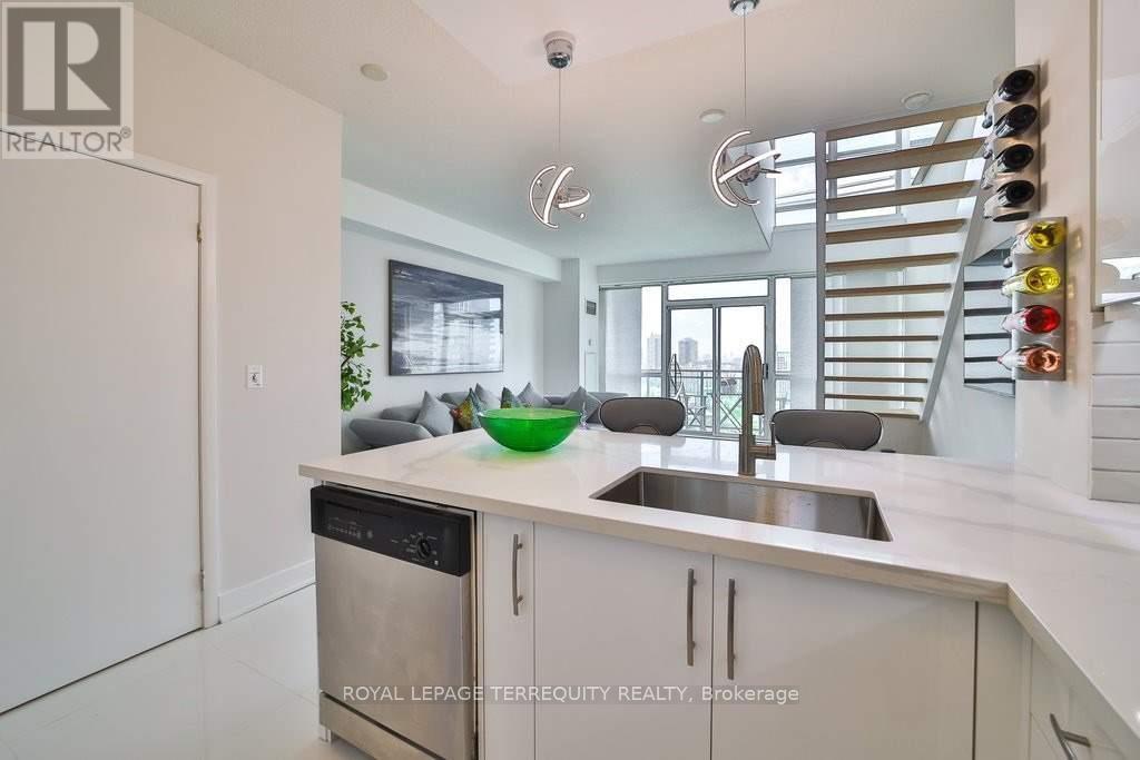 Ph06 - 185 Legion Road N, Toronto, Ontario  M8Y 0A1 - Photo 9 - W13000326