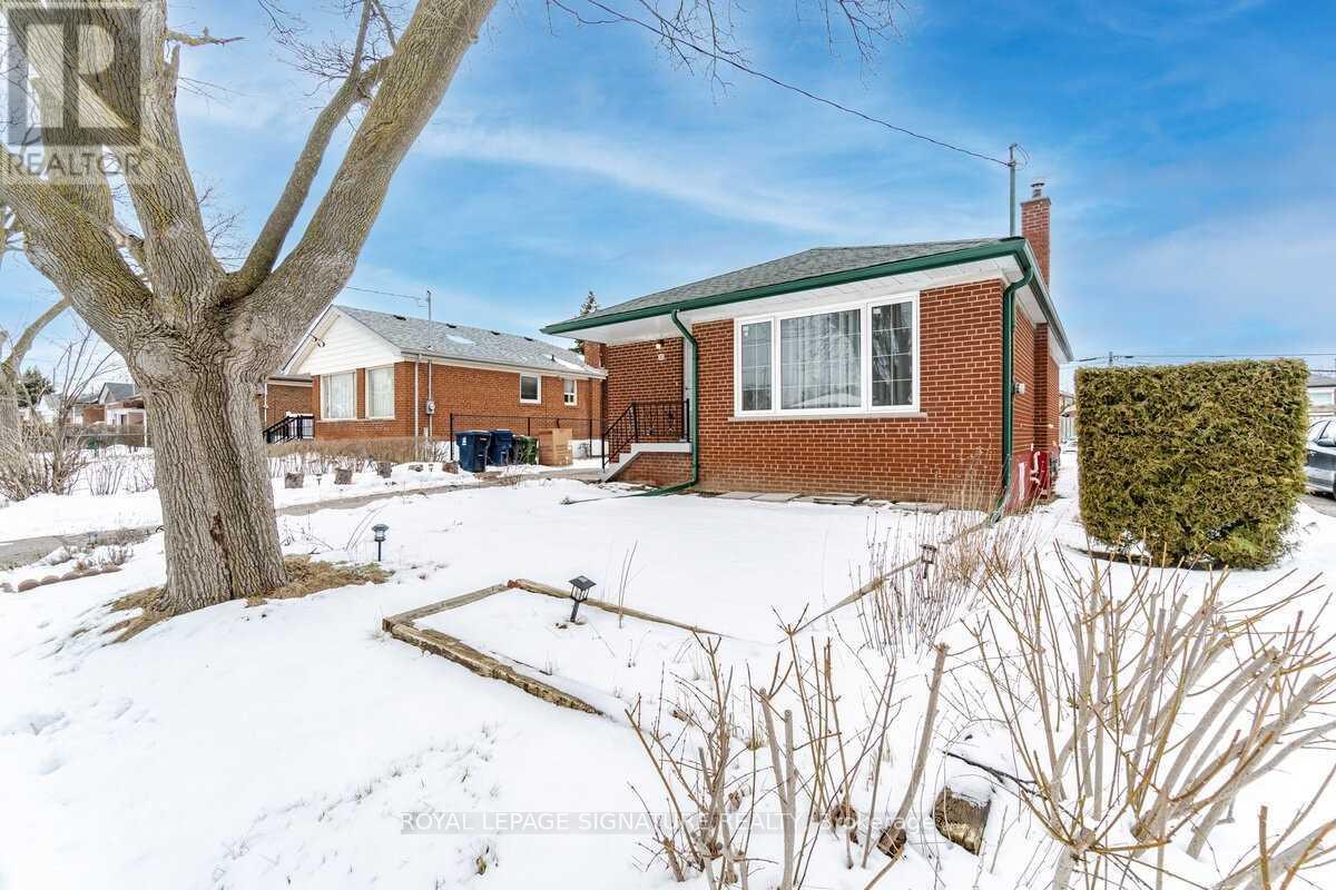1 - 30 Gunton Drive, Toronto, Ontario  M9W 3H2 - Photo 2 - W13000368