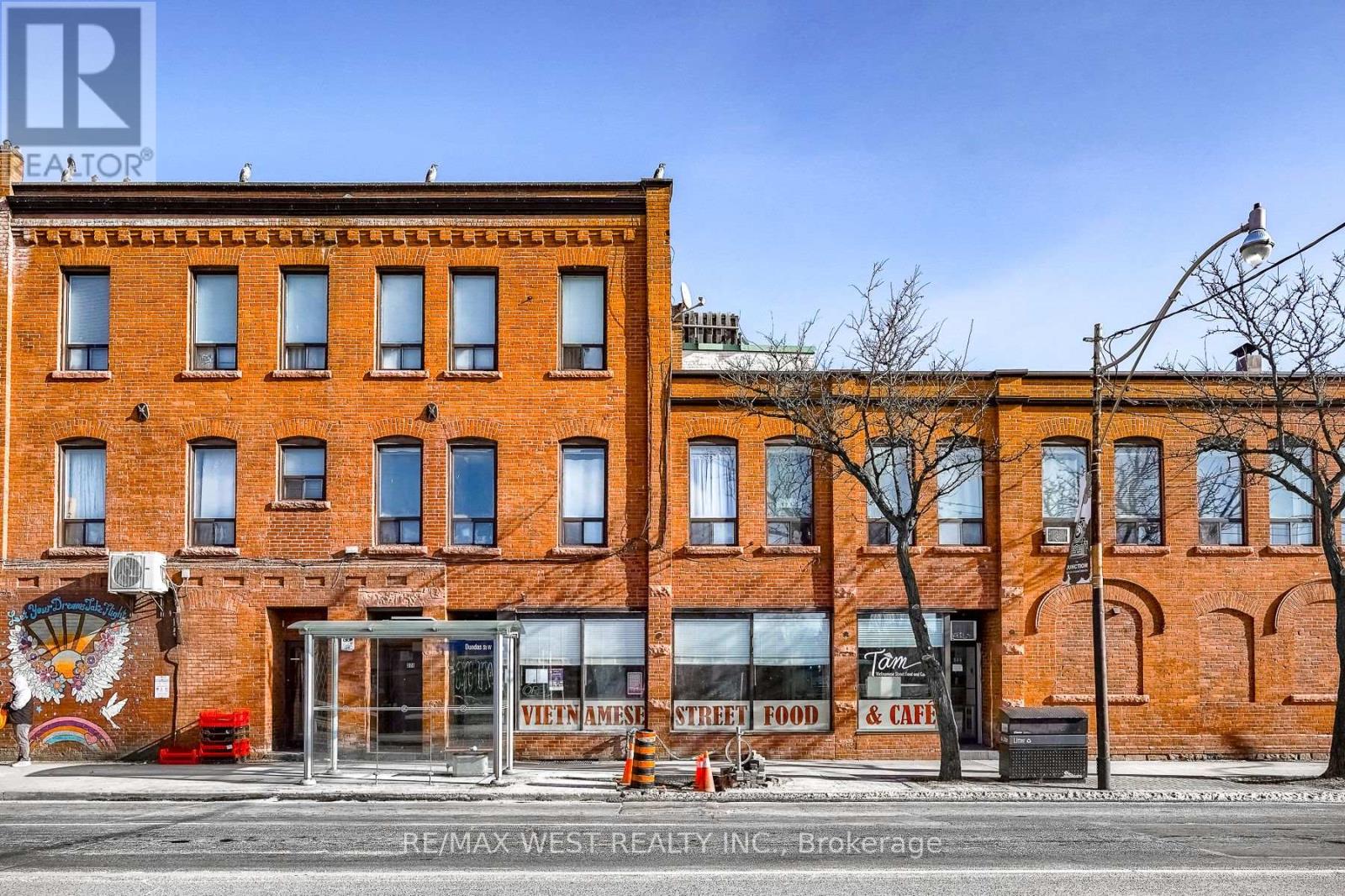 369 KEELE STREET, Toronto, Ontario