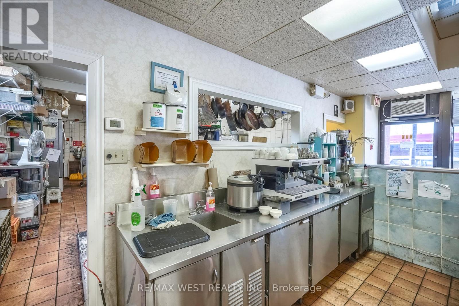 369 Keele Street, Toronto, Ontario  M6P 2K6 - Photo 19 - W13000378