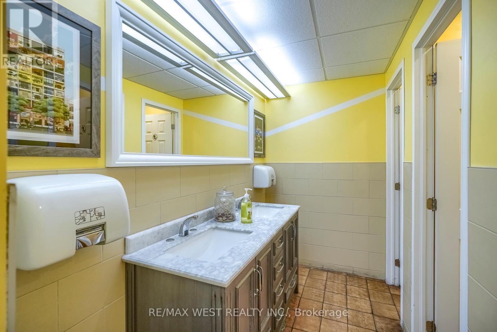 369 Keele Street, Toronto, Ontario  M6P 2K6 - Photo 20 - W13000378