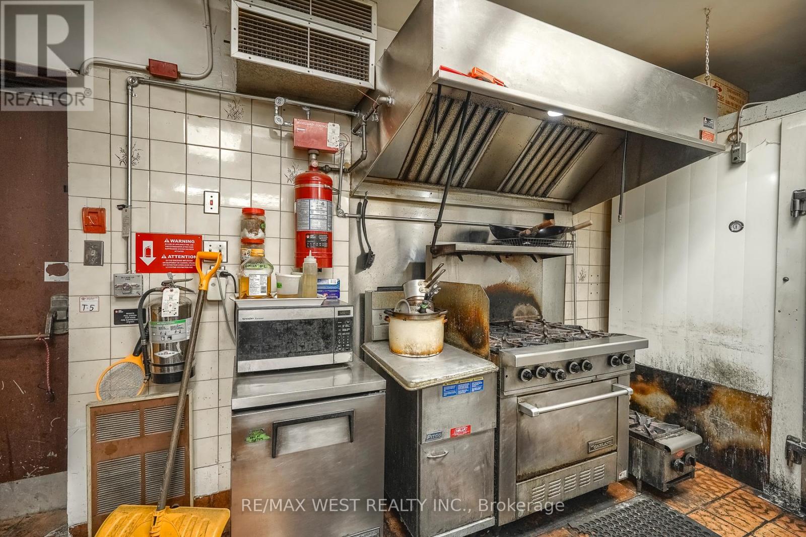 369 Keele Street, Toronto, Ontario  M6P 2K6 - Photo 28 - W13000378