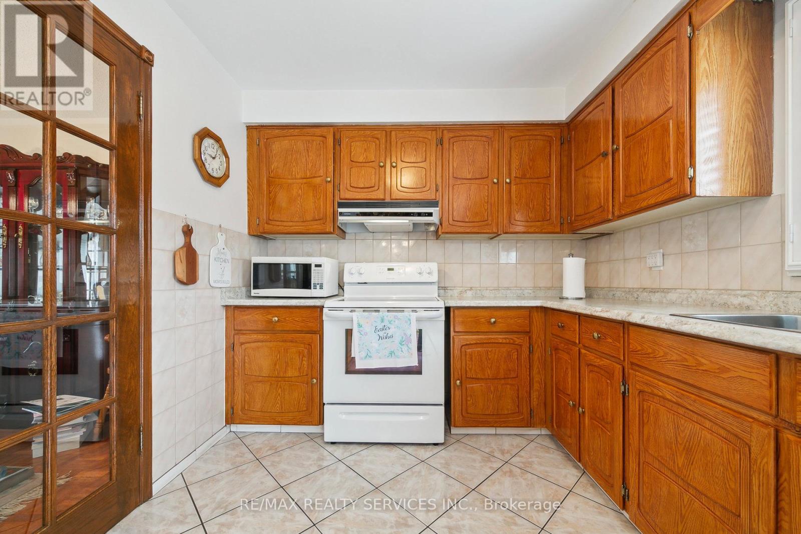 247 Vodden Street W, Brampton, Ontario  L6X 2X7 - Photo 11 - W13000446