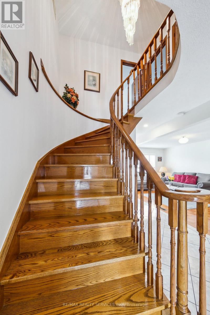 247 Vodden Street W, Brampton, Ontario  L6X 2X7 - Photo 17 - W13000446