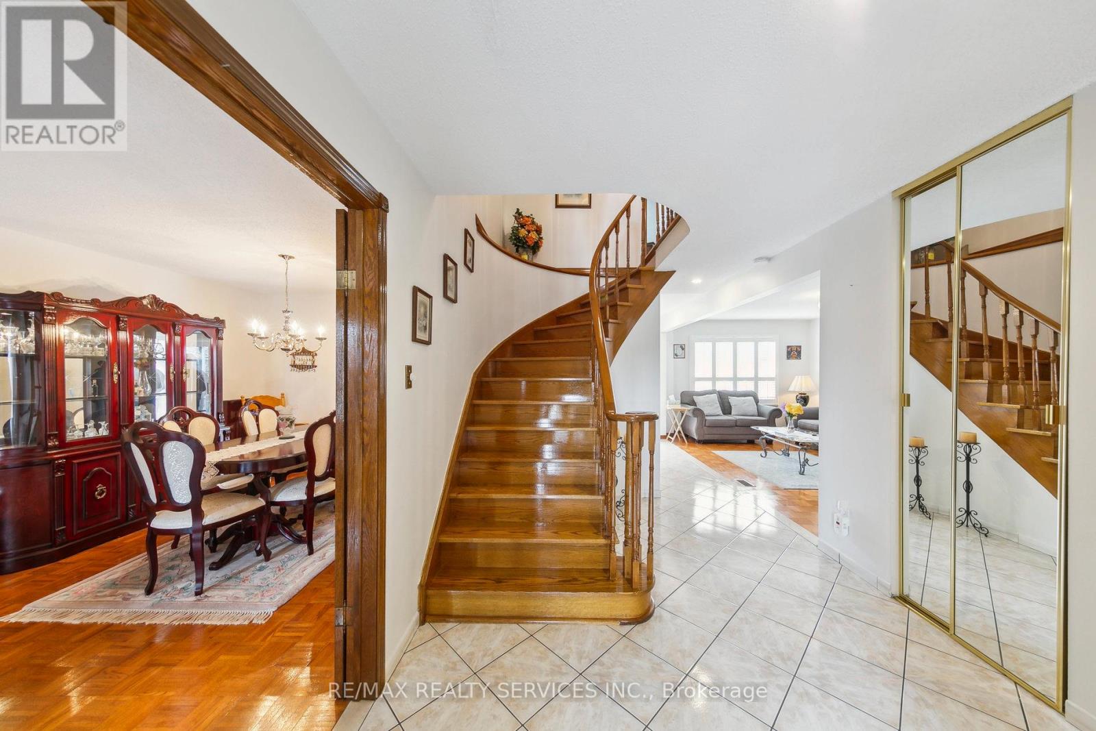 247 Vodden Street W, Brampton, Ontario  L6X 2X7 - Photo 6 - W13000446