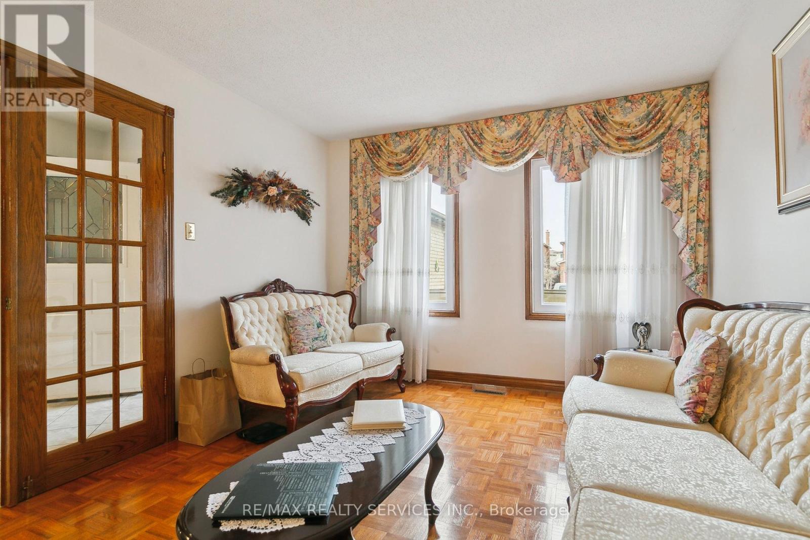 247 Vodden Street W, Brampton, Ontario  L6X 2X7 - Photo 8 - W13000446