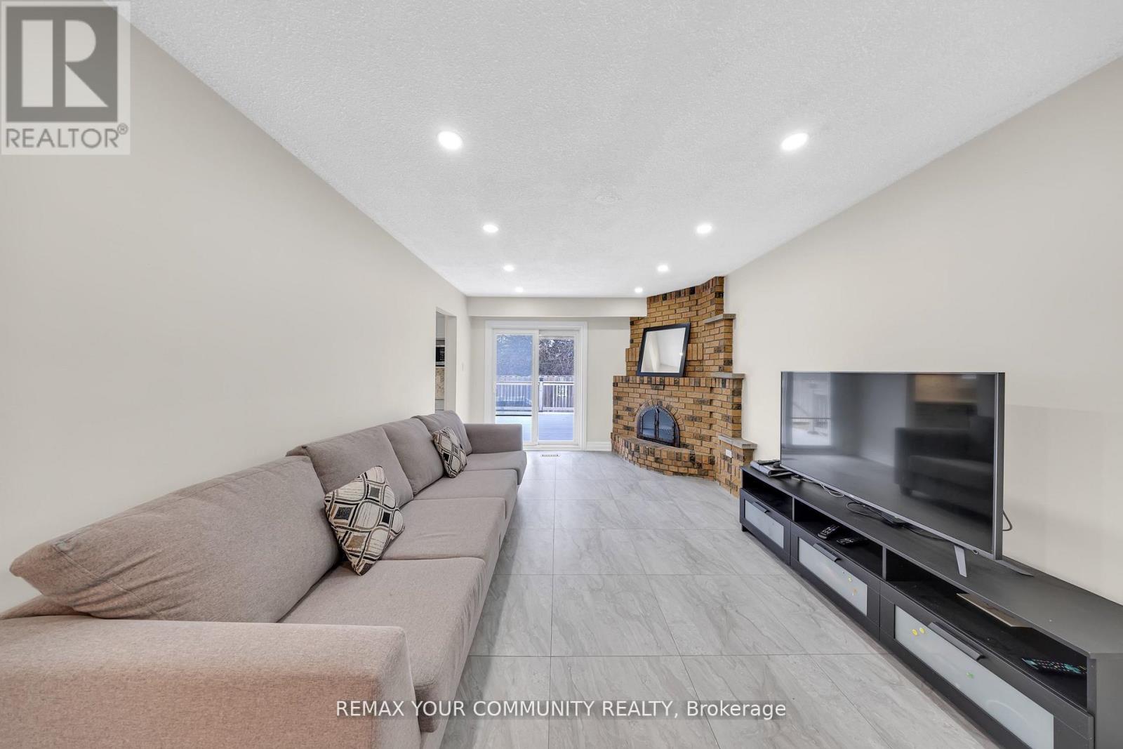 22 Madelaine Crescent, Brampton, Ontario  L6S 2Y9 - Photo 12 - W13000486