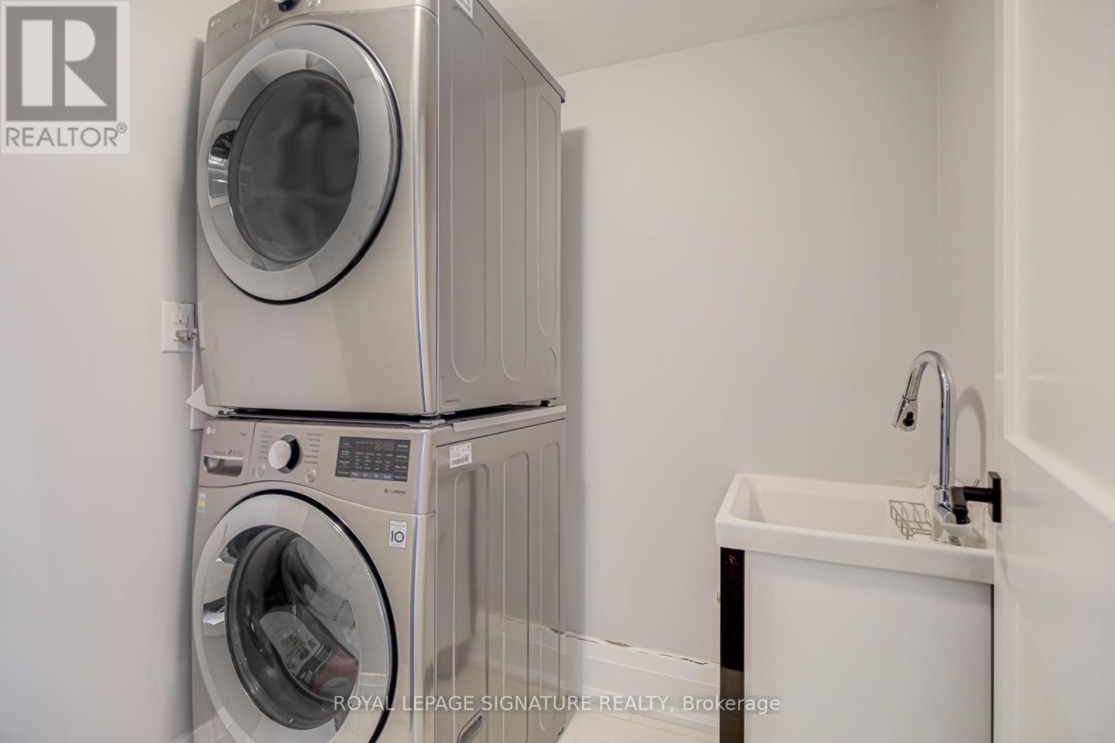 Upper 2 Levels - 14 Rotherham Avenue, Toronto, Ontario  M6M 1L8 - Photo 11 - W13000514