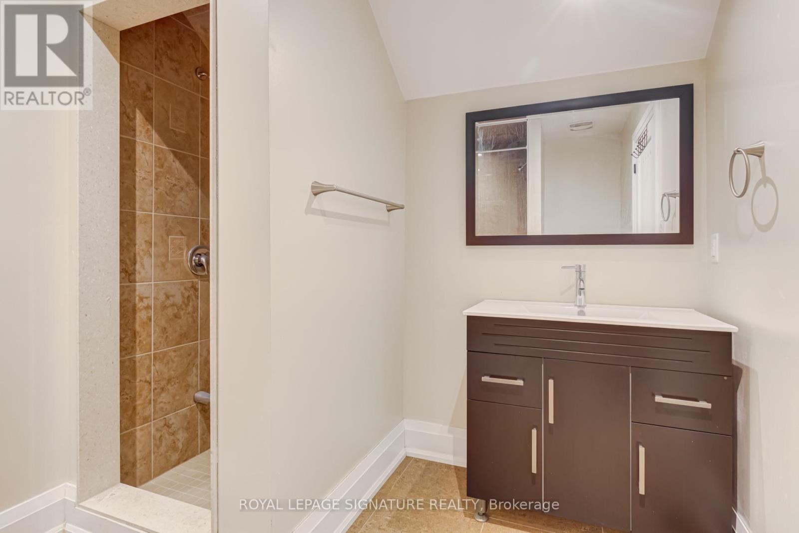 Upper 2 Levels - 14 Rotherham Avenue, Toronto, Ontario  M6M 1L8 - Photo 15 - W13000514