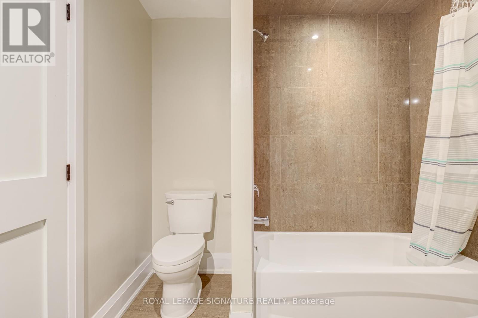 Upper 2 Levels - 14 Rotherham Avenue, Toronto, Ontario  M6M 1L8 - Photo 16 - W13000514