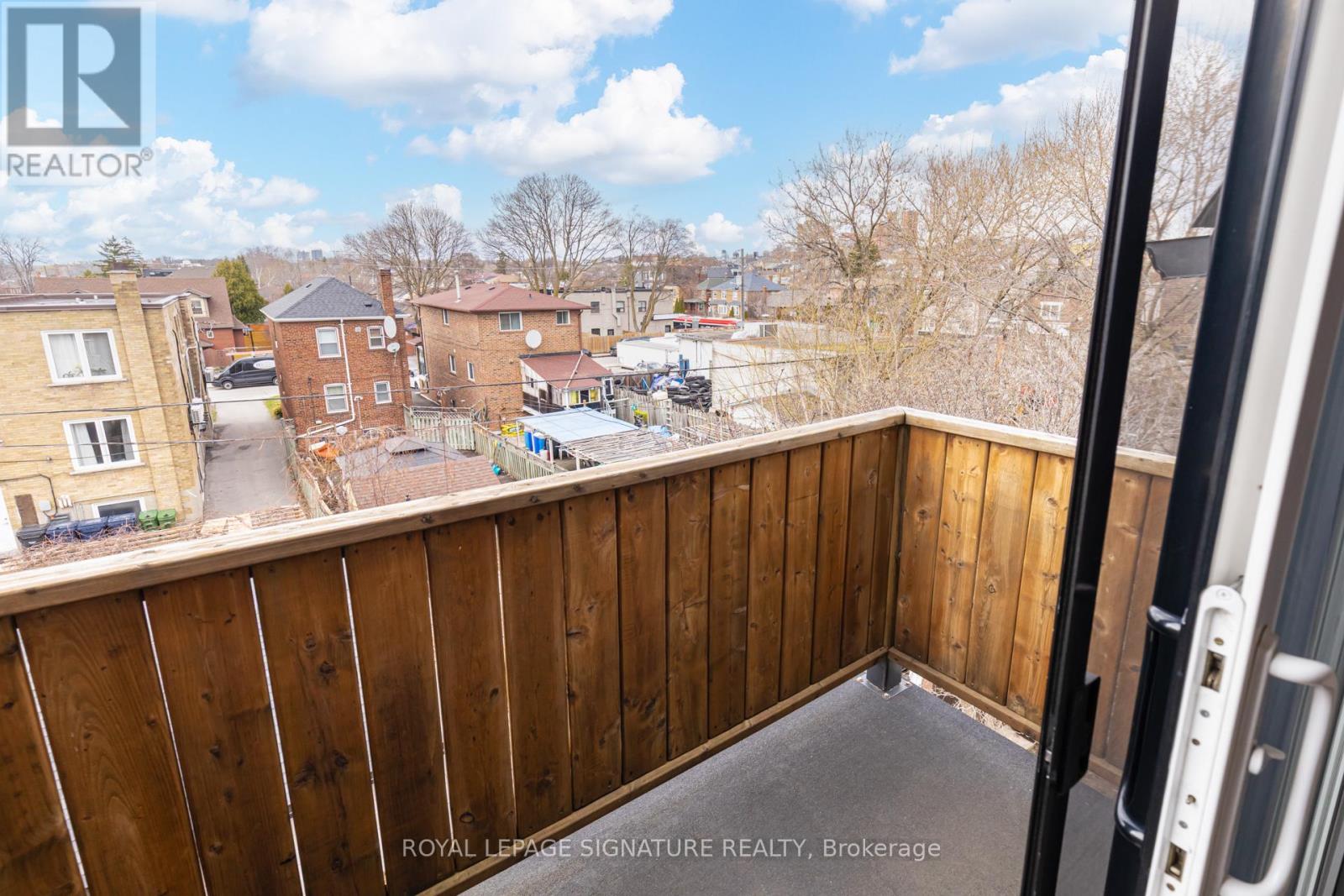 Upper 2 Levels - 14 Rotherham Avenue, Toronto, Ontario  M6M 1L8 - Photo 17 - W13000514