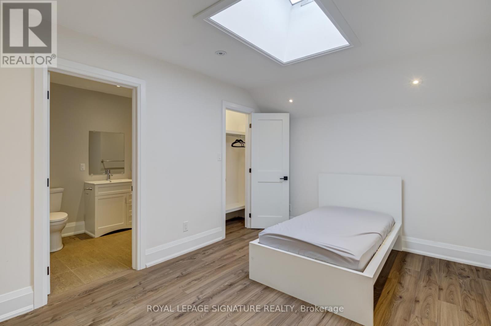 Upper 2 Levels - 14 Rotherham Avenue, Toronto, Ontario  M6M 1L8 - Photo 19 - W13000514
