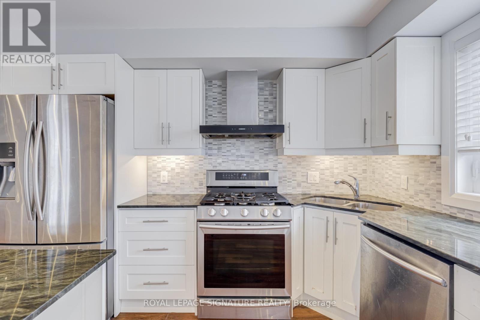 Upper 2 Levels - 14 Rotherham Avenue, Toronto, Ontario  M6M 1L8 - Photo 6 - W13000514