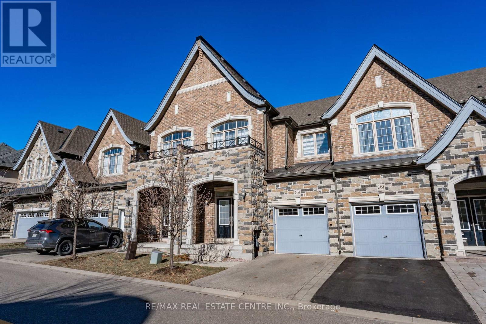 2453 Village Common, Oakville, Ontario  L6M 0S2 - Photo 3 - W13000524