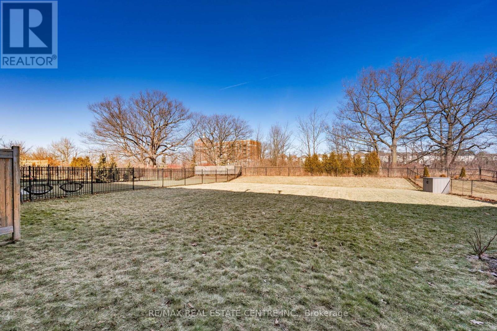 2453 Village Common, Oakville, Ontario  L6M 0S2 - Photo 38 - W13000524