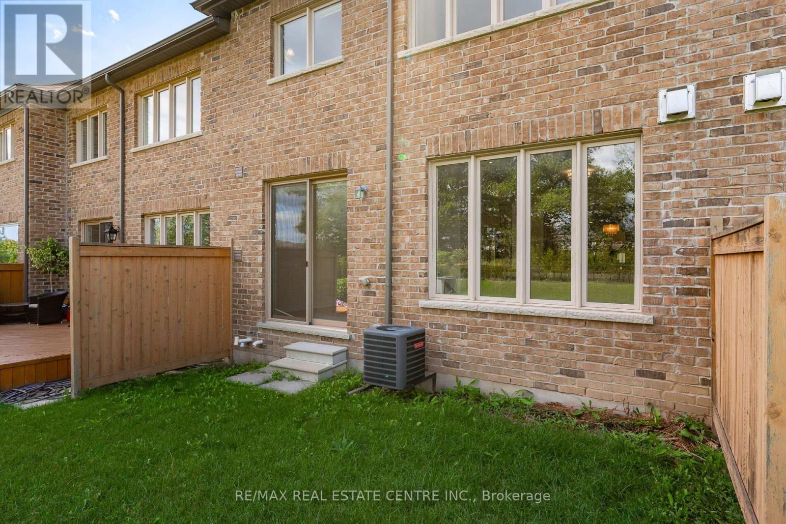 2453 Village Common, Oakville, Ontario  L6M 0S2 - Photo 42 - W13000524