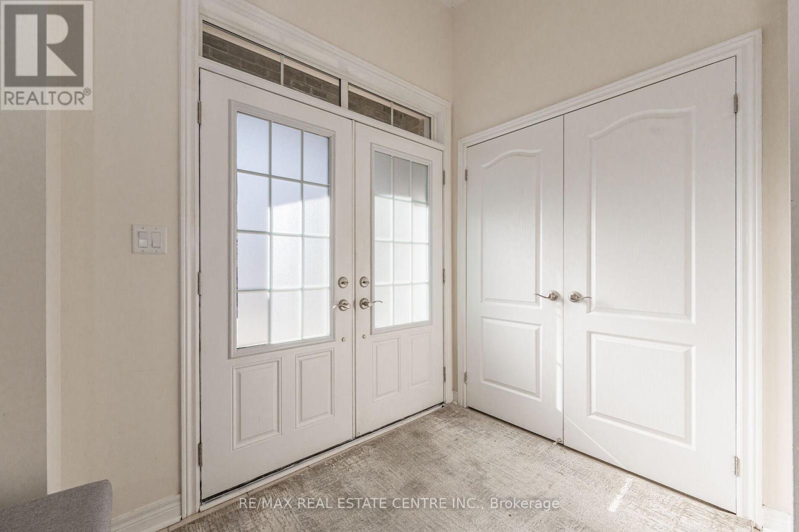 2453 Village Common, Oakville, Ontario  L6M 0S2 - Photo 5 - W13000524