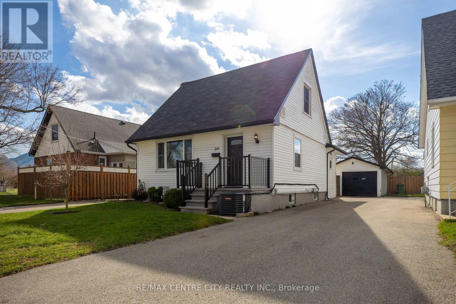 169 Fifth Avenue, St. Thomas, Ontario  N5R 4G2 - Photo 1 - X13000838