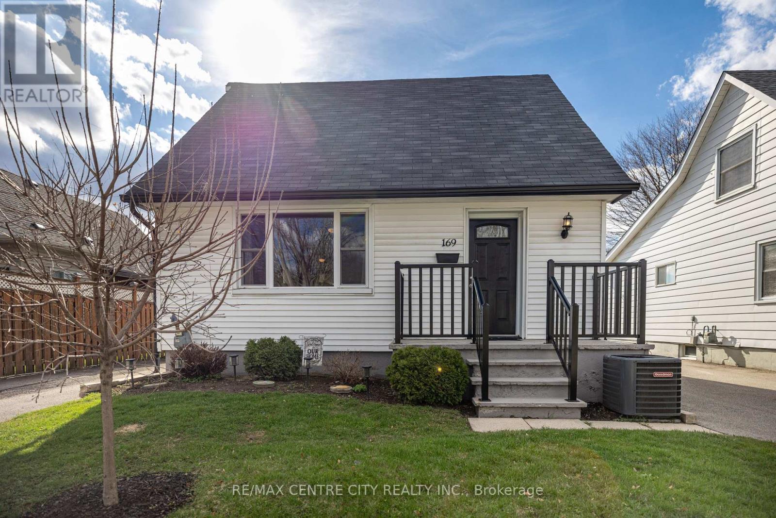 169 Fifth Avenue, St. Thomas, Ontario  N5R 4G2 - Photo 3 - X13000838