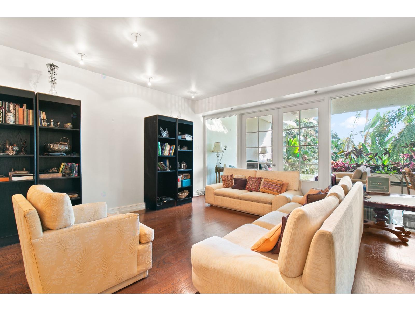 2500 Av. Pierre-Dupuy|#211 Montréal (Ville-Marie) Quebec Canada H3C4L1 4