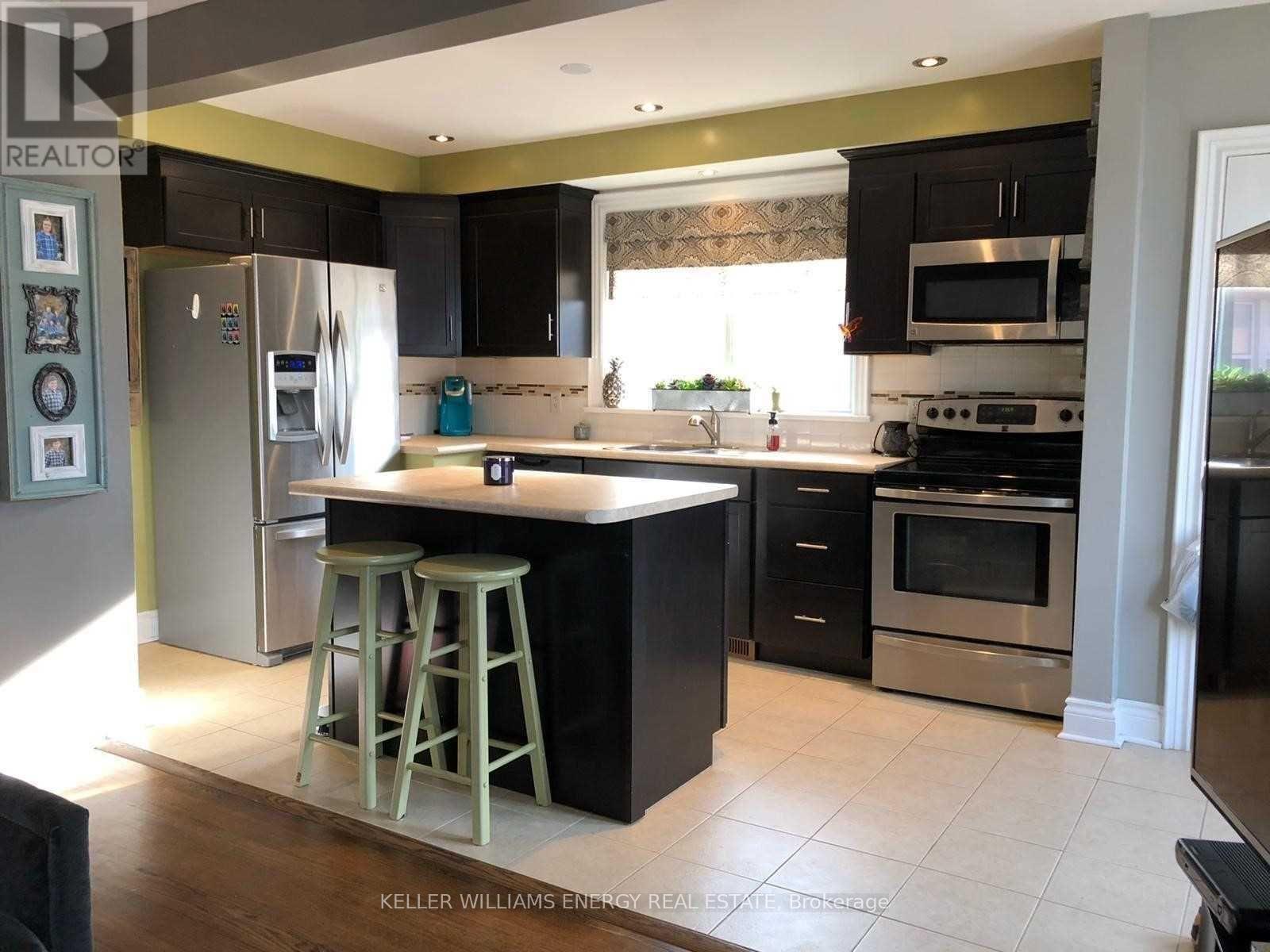 195 Waverly Street S, Oshawa, Ontario  L1J 5V3 - Photo 2 - E13000632