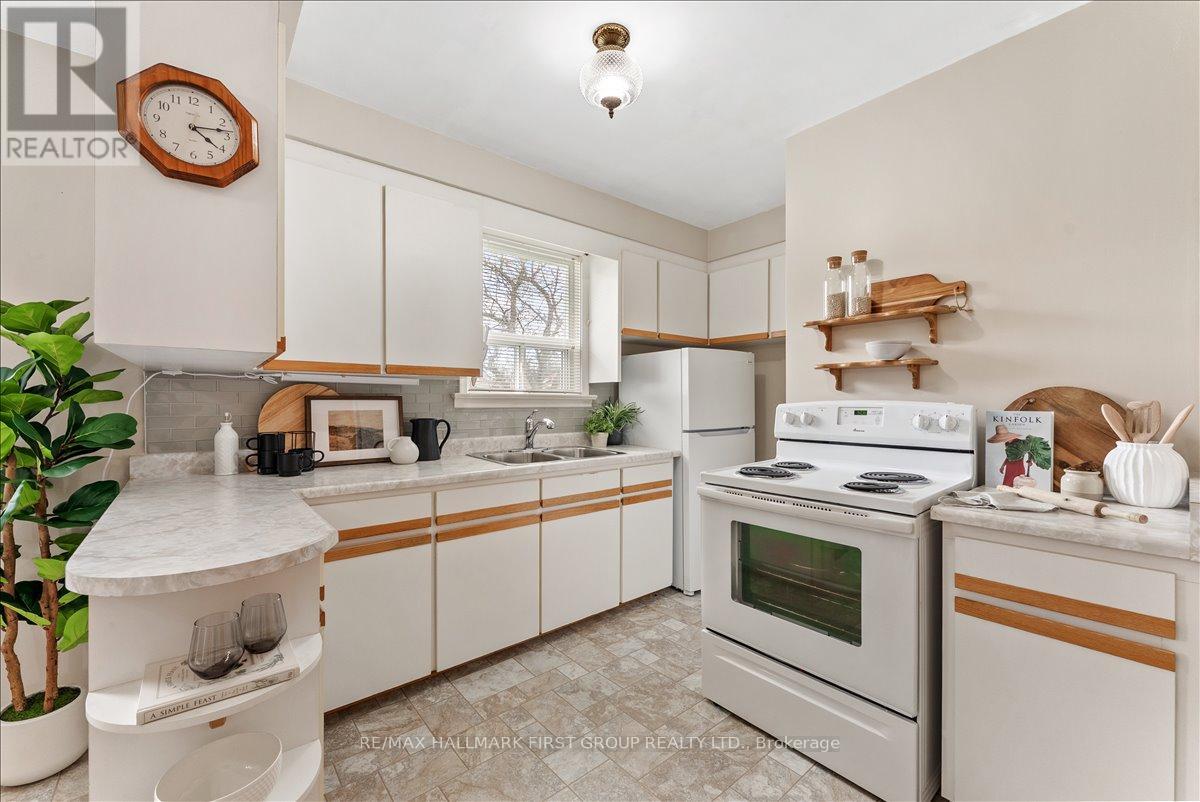 32 Linton Avenue, Ajax, Ontario  L1T 2X6 - Photo 15 - E13000798